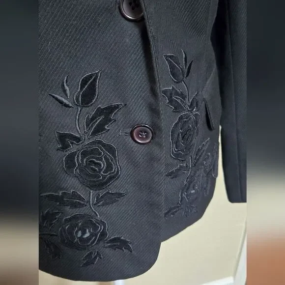 Chic Black Blazer w/Velvet Floral Designs. M/10 - Picture 3 of 7